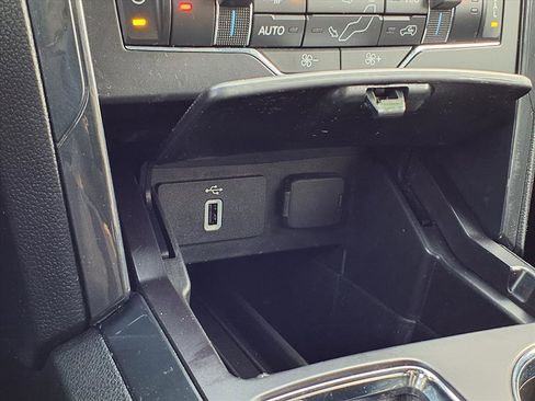 Used 2018 Ford Explorer XLT w/ Equipment Group 202A image 16