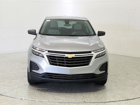 Used 2023 Chevrolet Equinox LS w/ LS Convenience Package FWD image 2