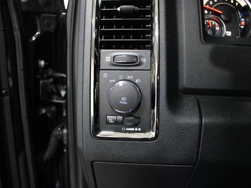 Used 2017 RAM 1500 Sport w/ Black Ram 1500 Sport Group AWD/4WD image 8
