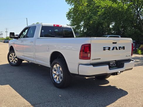 New 2026 RAM 2500 Laramie AWD/4WD image 17