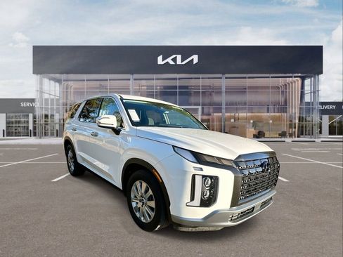 Used 2023 Hyundai Palisade SE w/ Cargo Package image 2