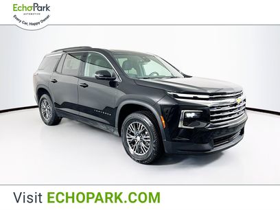 Used 2025 Chevrolet Traverse LT