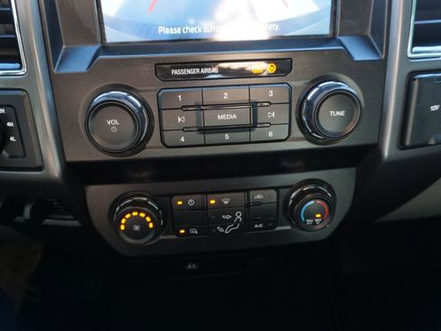 Used 2020 Ford F250 XLT w/ Snow Plow Prep Package image 18