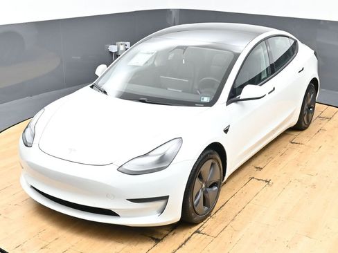 Used 2021 Tesla Model 3 Standard Range Plus image 48
