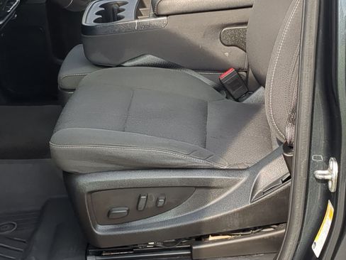 Used 2018 Chevrolet Silverado 1500 LT w/ LT Eassist Package AWD/4WD image 12