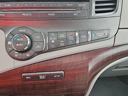 Used 2012 Toyota Sienna XLE image 37