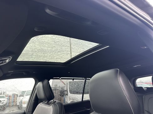 New 2025 Jeep Grand Cherokee L Limited w/ Luxury Tech Group II image 16