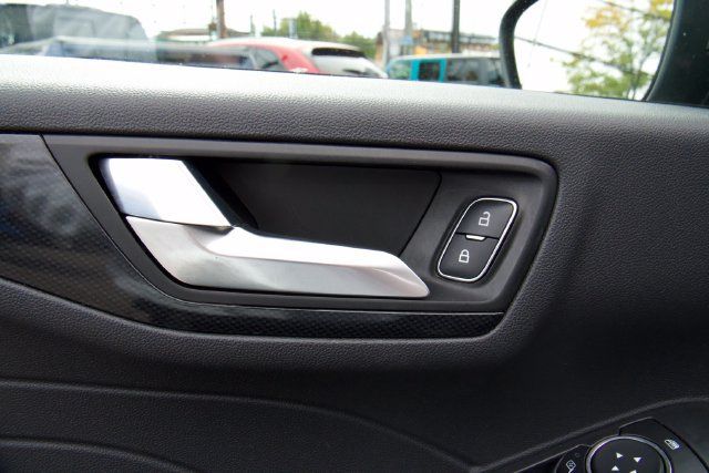 Used 2025 Ford Escape ST-Line Select AWD/4WD image 15