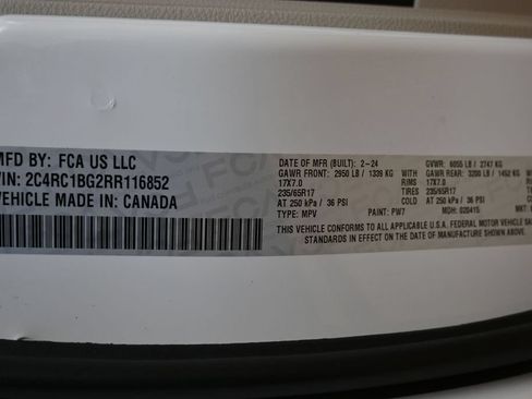 Used 2024 Chrysler Pacifica Touring-L FWD image 7