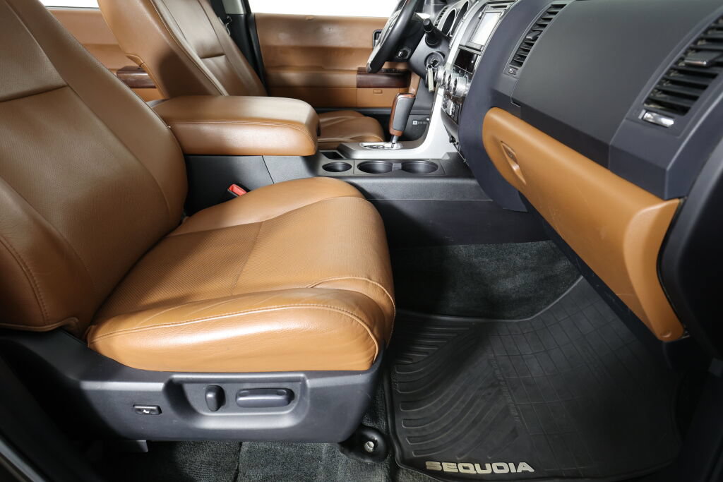 Used 2014 Toyota Sequoia Platinum AWD/4WD image 31