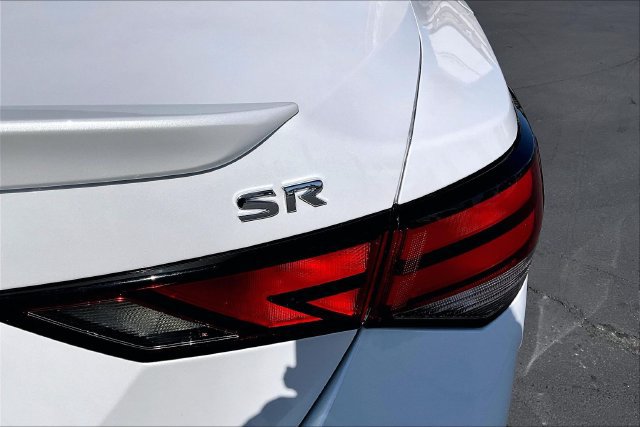 Used 2023 Nissan Sentra SR w/ SR Premium Package FWD image 23