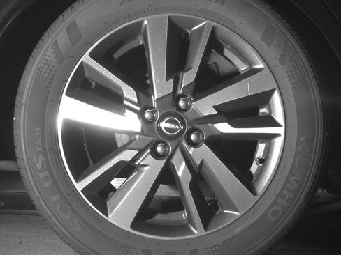 Used 2025 Nissan Versa SV image 15