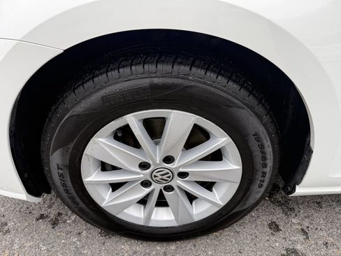 Used 2018 Volkswagen Golf S FWD image 14
