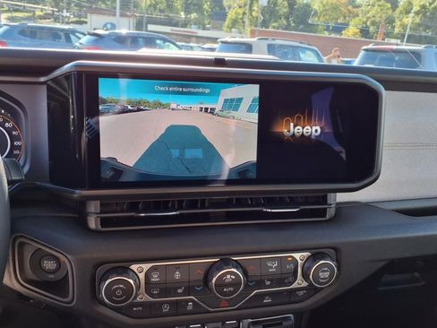 New 2025 Jeep Gladiator Sport image 17