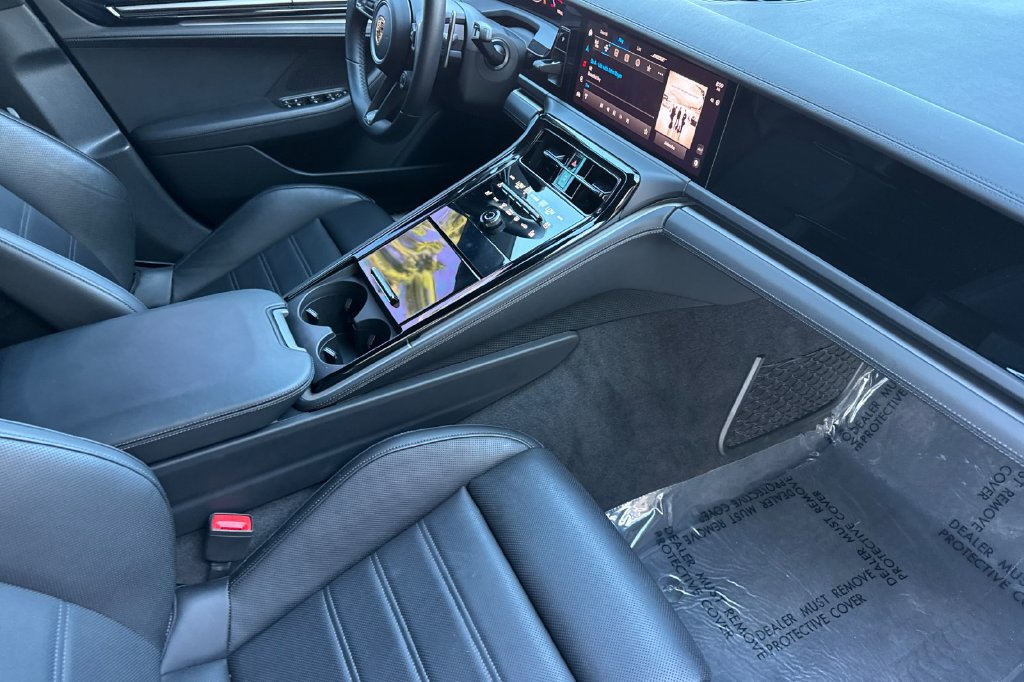 Used 2024 Porsche Panamera RWD image 19