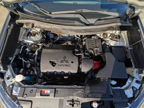 Used 2019 Mitsubishi Outlander SEL AWD/4WD image 16