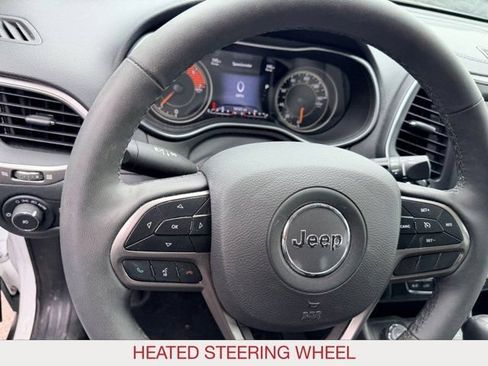 Certified 2022 Jeep Cherokee Latitude Lux w/ Sun & Sound Group AWD/4WD image 11