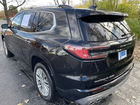 Used 2024 GMC Acadia Denali image 5