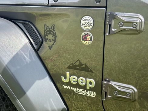 Used 2018 Jeep Wrangler Sport image 12