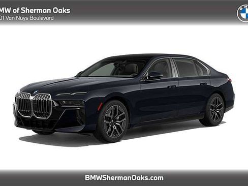 Used 2023 BMW 740i w/ Parking Assistance Package RWD image 1