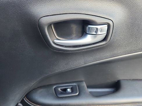 Used 2018 Jeep Compass Latitude w/ Cold Weather Group image 31