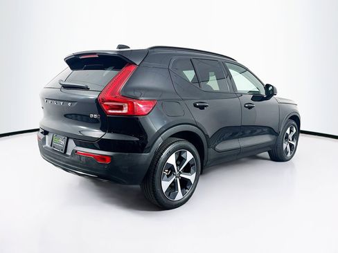 Used 2024 Volvo XC40 B5 Core image 9