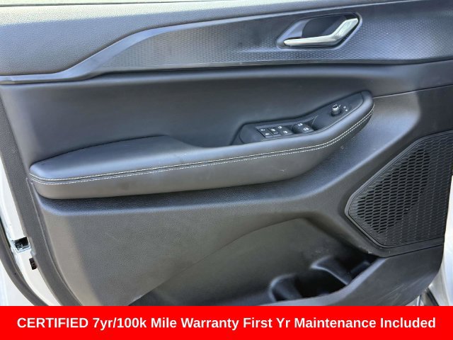 Certified 2025 Jeep Grand Cherokee Altitude AWD/4WD image 24