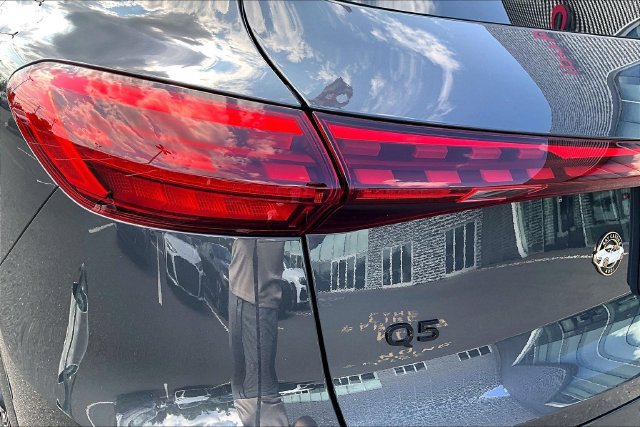 Used 2025 Audi Q5 Premium w/ Convenience Package AWD/4WD image 23