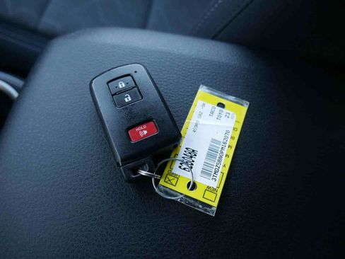 Used 2023 Toyota Tacoma TRD Off-Road image 31