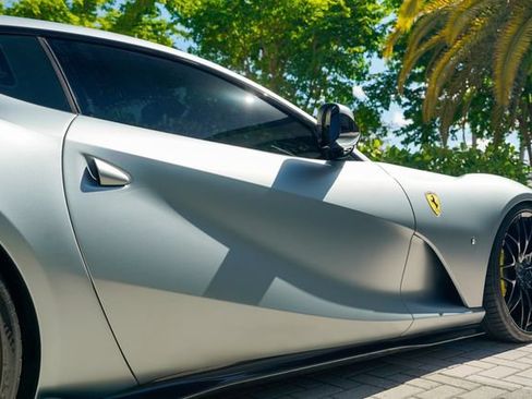 Used 2018 Ferrari 812 Superfast RWD image 27