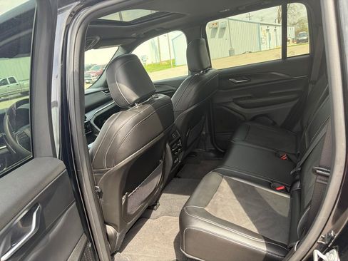 Used 2024 Jeep Grand Cherokee Altitude AWD/4WD image 16