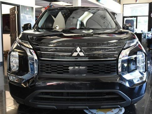 Used 2024 Mitsubishi Outlander ES AWD/4WD image 2