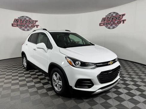 Used 2017 Chevrolet Trax LT w/ LT Convenience Package FWD image 9