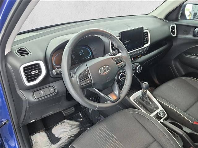 Certified 2025 Hyundai Venue Limited FWD image 10