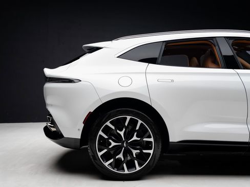 Used 2023 Aston Martin DBX AWD/4WD image 35