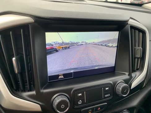 Used 2024 GMC Terrain SLT w/ Infotainment Package II image 13