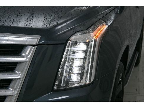 Used 2020 Cadillac Escalade Luxury image 25