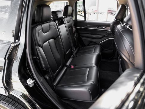 Used 2022 Jeep Grand Cherokee Limited image 45