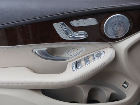 Used 2018 Mercedes-Benz GLC 300 4MATIC image 12