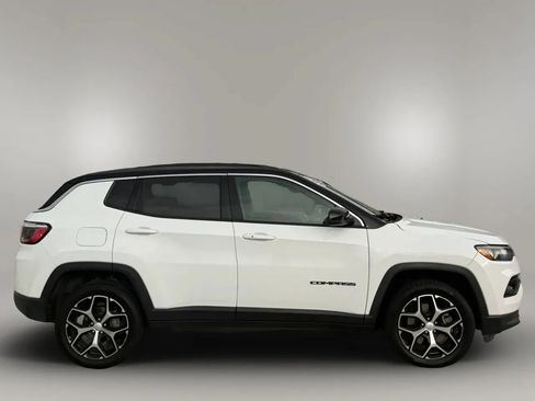 Used 2024 Jeep Compass Limited AWD/4WD image 7