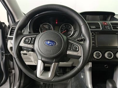 Used 2017 Subaru Forester 2.5i image 10