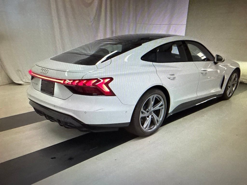 Used 2024 Audi e-tron GT Prestige AWD/4WD image 3