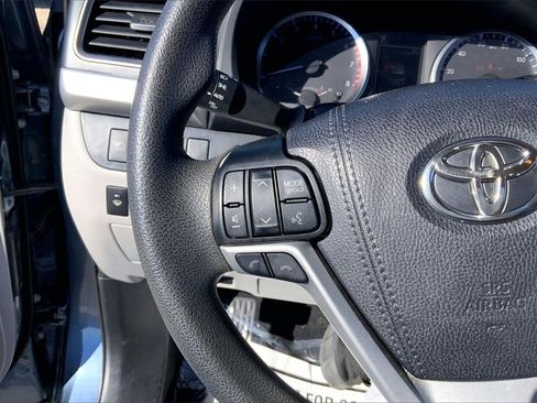 Used 2019 Toyota Highlander LE image 12