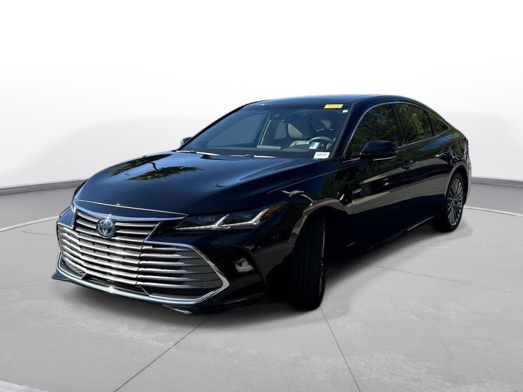 Used 2019 Toyota Avalon Limited FWD image 2