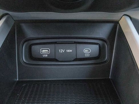 Used 2025 Hyundai Venue SEL image 25