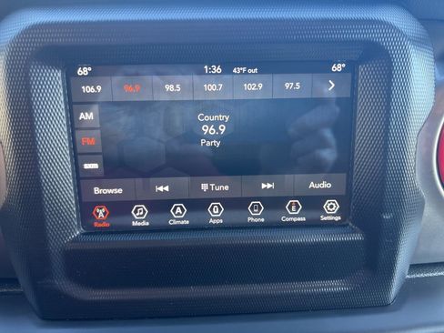 Used 2020 Jeep Wrangler Unlimited Sahara image 19