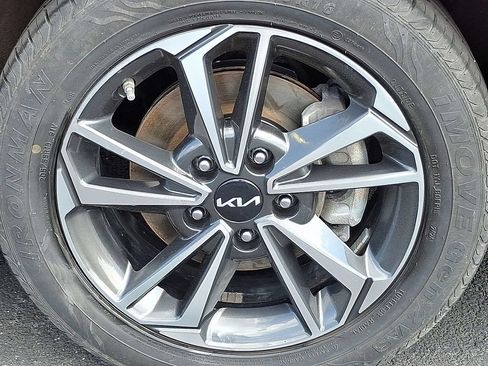 Certified 2024 Kia Forte LXS FWD image 8