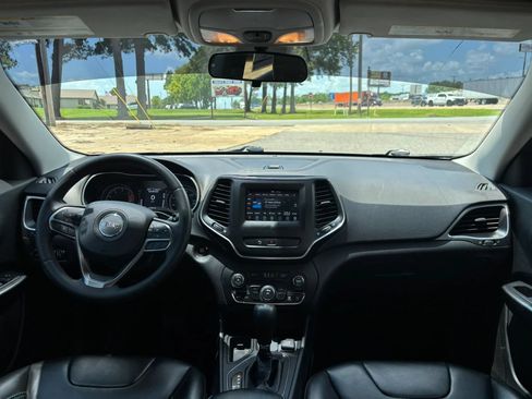 Used 2020 Jeep Cherokee Latitude Plus FWD image 19