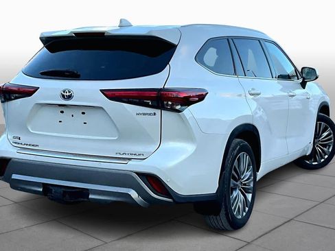 Used 2021 Toyota Highlander Platinum image 12