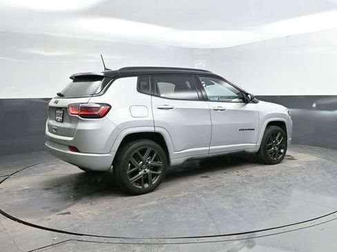 Used 2024 Jeep Compass Limited w/ High Altitude Package image 10